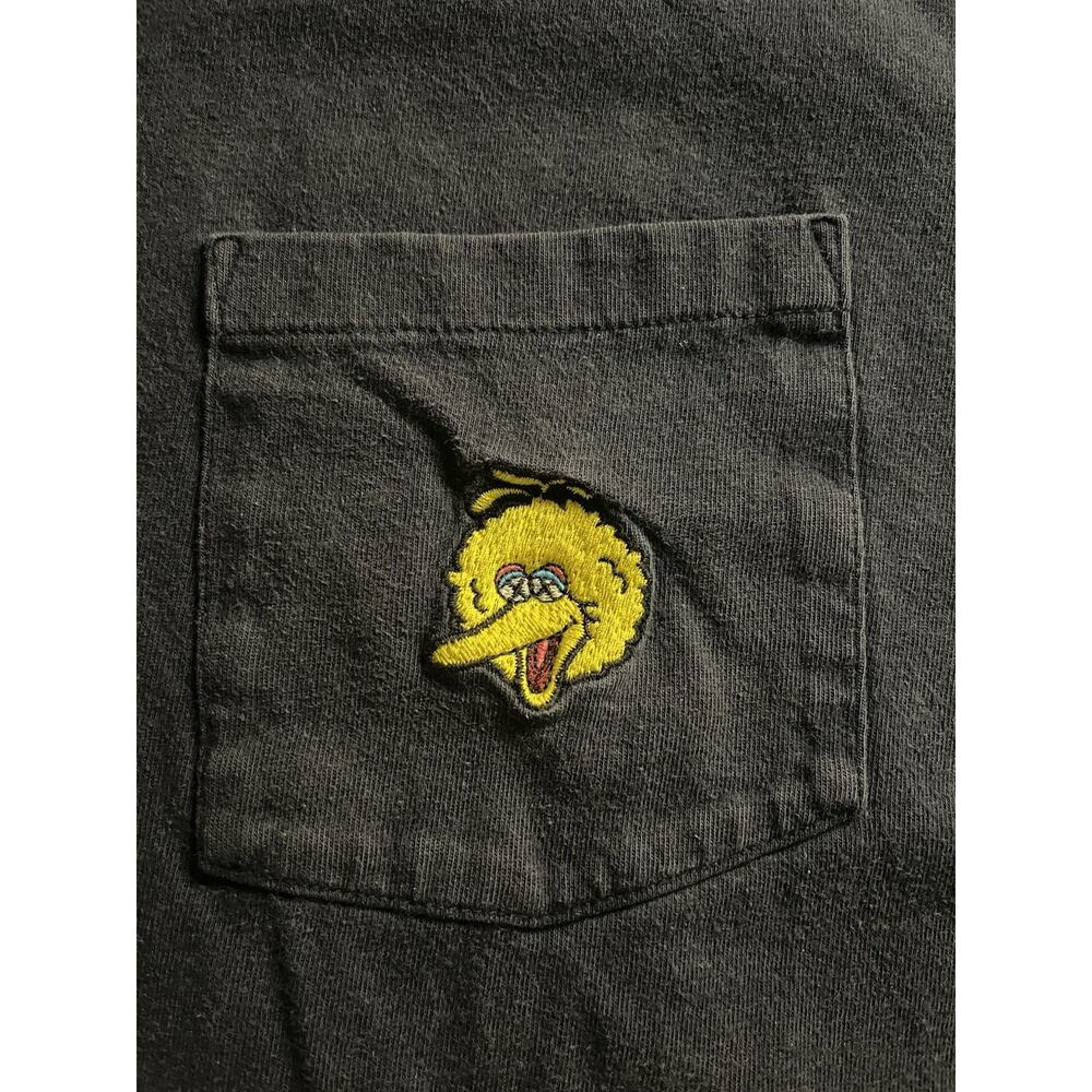 Uniqlo UT KAWS Sesame Street Big Bird Pocket Tee Men’s L Black Limited Edition
